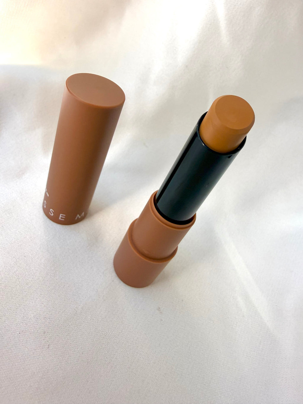 Tono Barely Nude Labial Matte Mousse Italia Deluxe