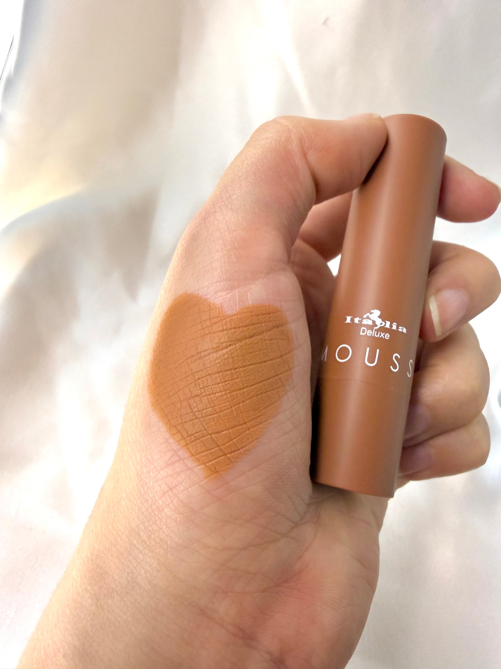 Tono Barely Nude Labial Matte Mousse Italia Deluxe