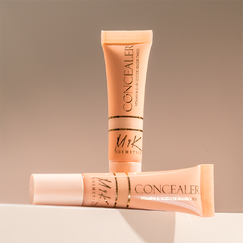 Corrector de ojeras aplicador metálico Myk cosmetics