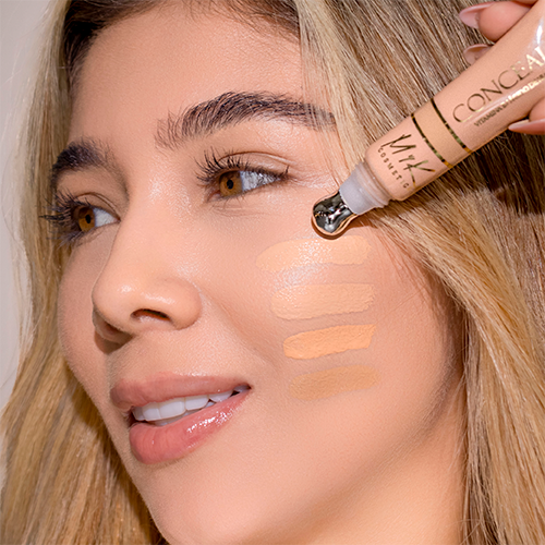 Corrector de ojeras aplicador metálico Myk cosmetics