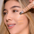 Corrector de ojeras aplicador metálico Myk cosmetics