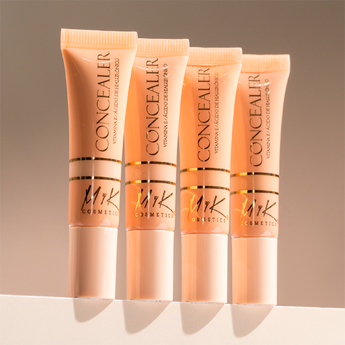 Corrector de ojeras aplicador metálico Myk cosmetics