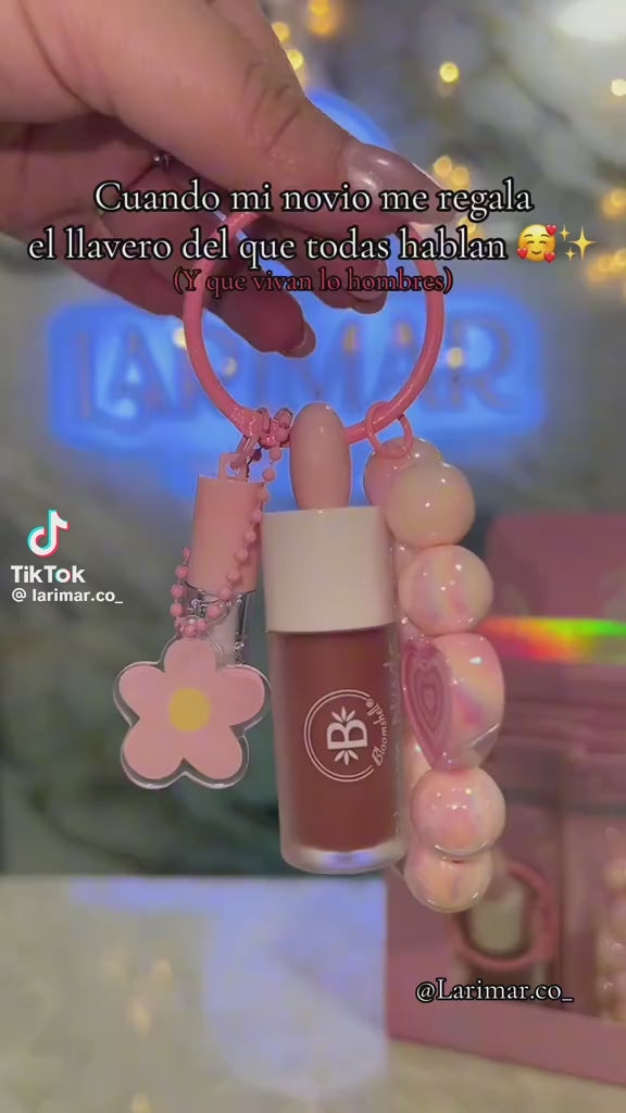 Llavero Bloom dúo nude + Mini Gloss hidratante Bloomshell